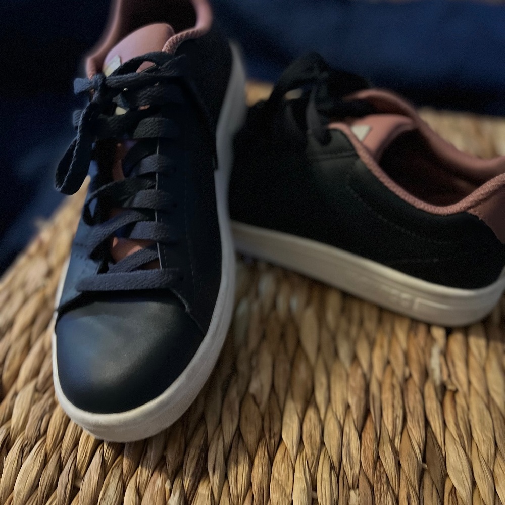 KSwiss tennis shoes